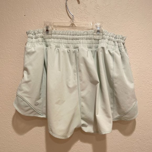 Lululemon Hotty Hot High-Rise Lined Short 2.5" - Picture 8 of 9